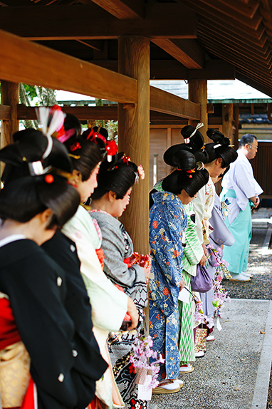 上村松園　髪結い実演